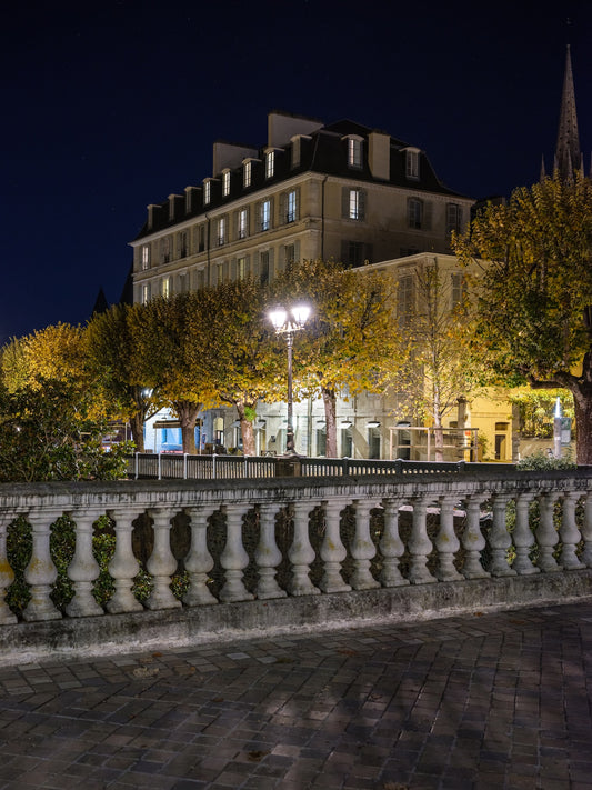 Cerca del funicular, foto nocturna a lo largo del Boulevard des Pyrénées