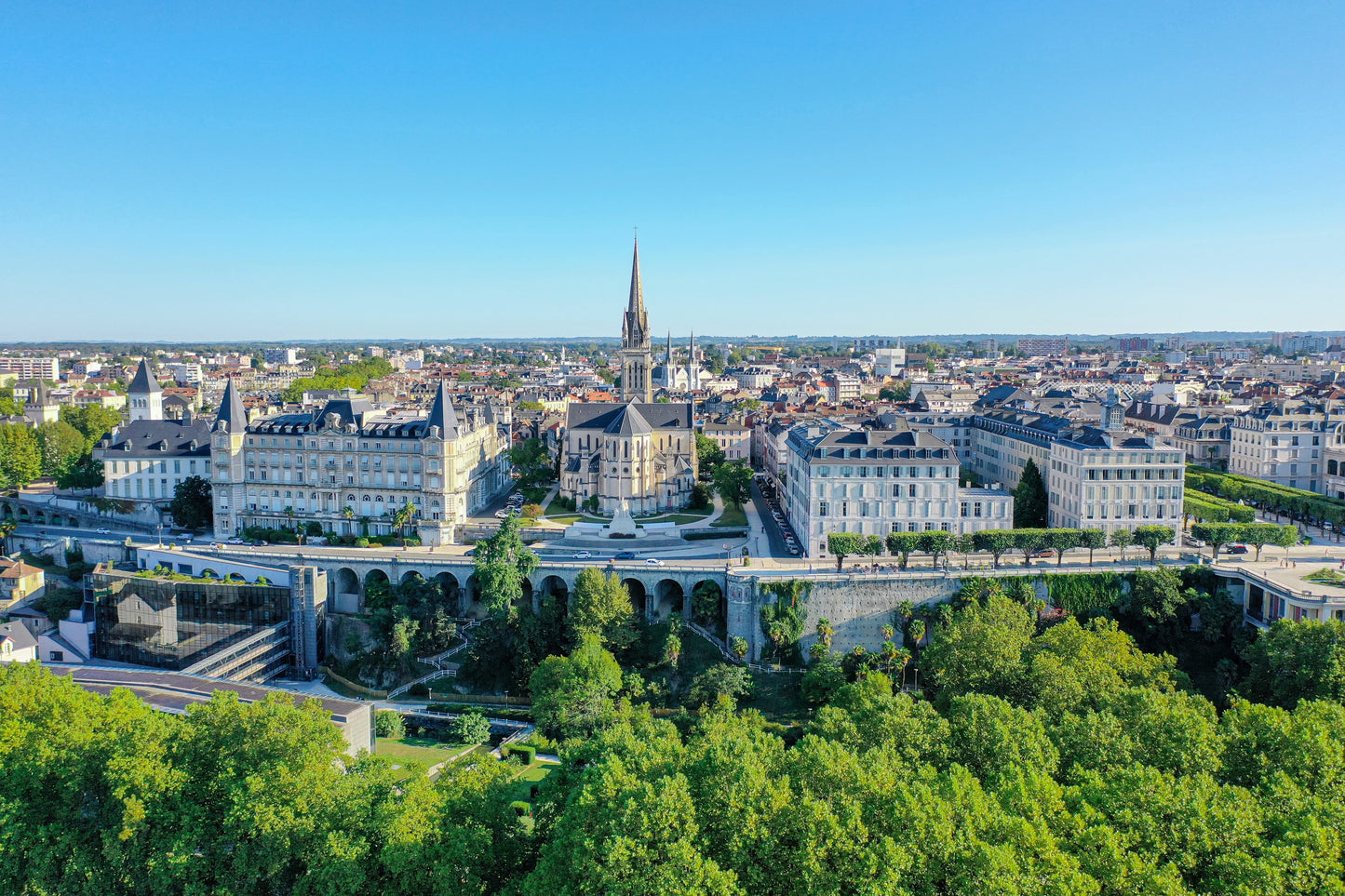 Vue aérienne du boulevard des Pyrénées, Pau, Fichier téléchargeable