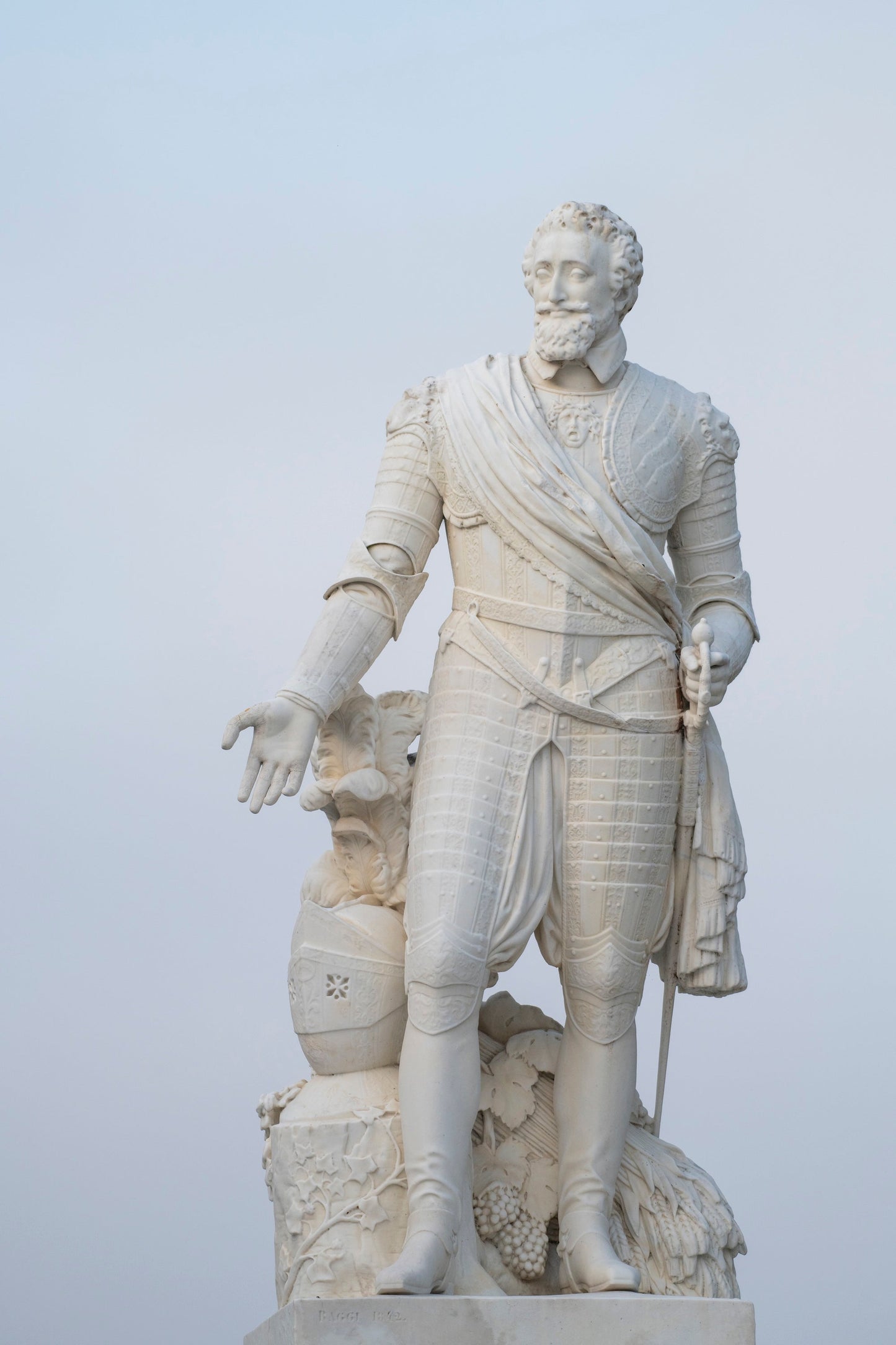 La statue d'Henri 4, place Royale à Pau  - photo à télécharger