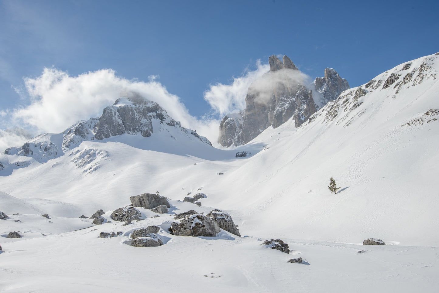 Les aiguilles d'Ansabère, col de Pétragème et pic de Pétragème en vallée d'Aspe sous la neige - Photo à télécharger