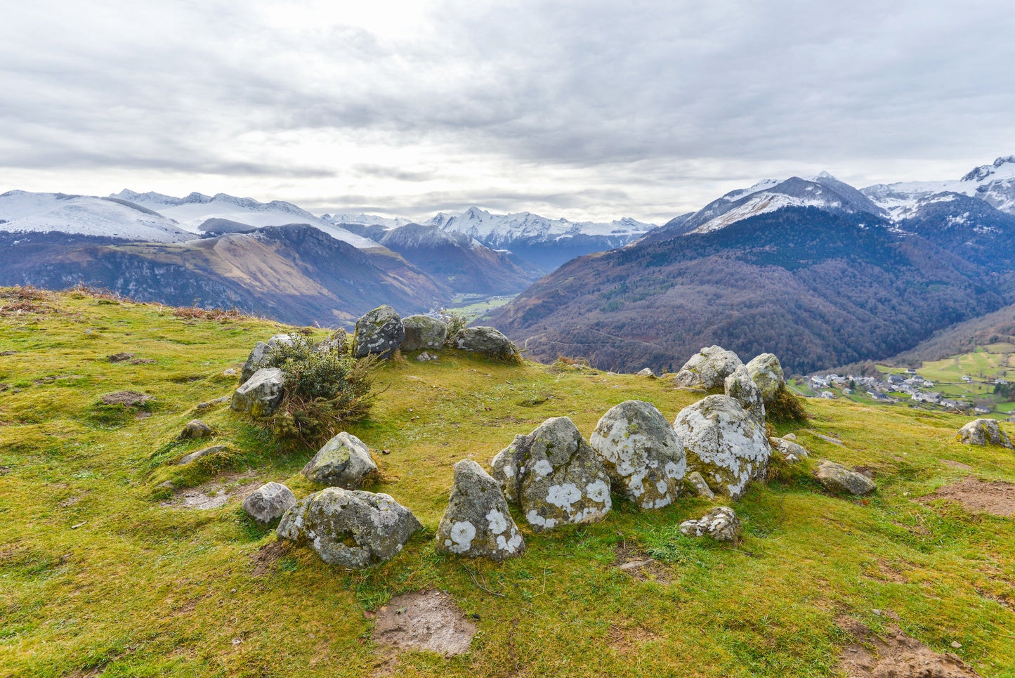 Les cromlechs du Bénou, vallée d'Ossau - Photo à télécharger