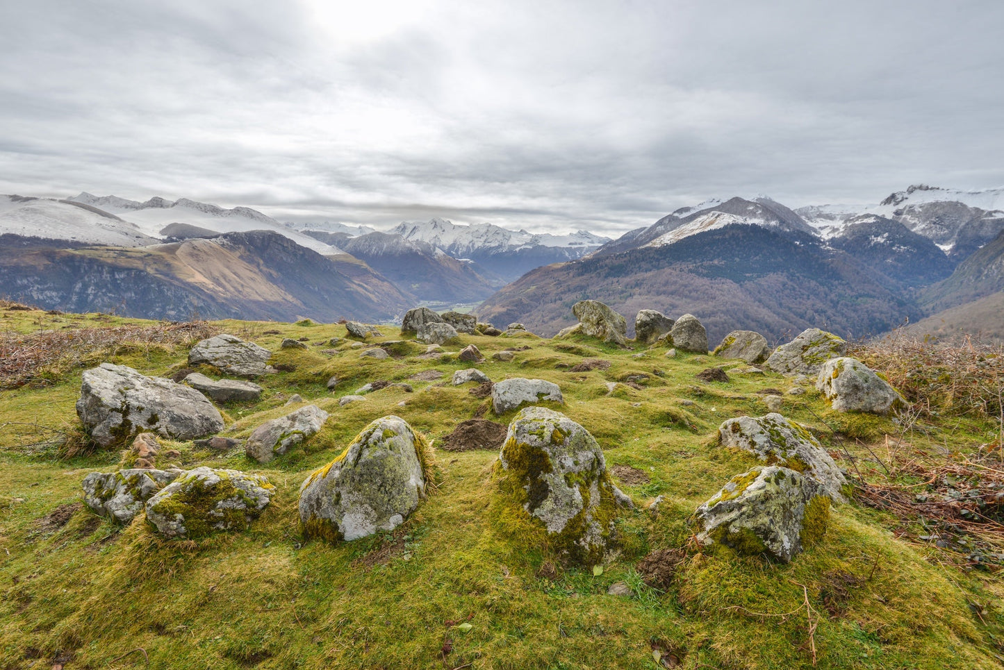 The Benou cromlechs, second series, Ossau valley - Photo to download