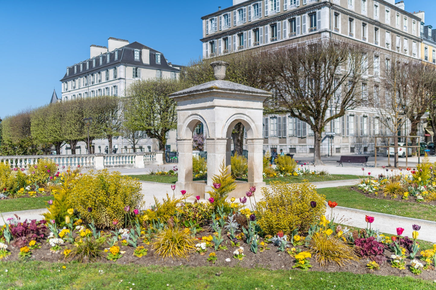 Photo téléchargeable de la fontaine de Vigny et du boulevard des Pyrénées