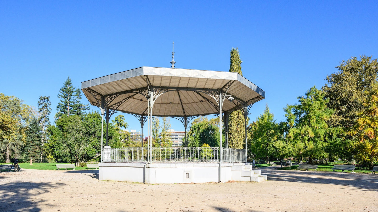 Historic Kiosk in Beaumont Park in Pau - Photo to download